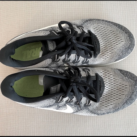 Nike Free Running Shoes - Picture 2 of 2